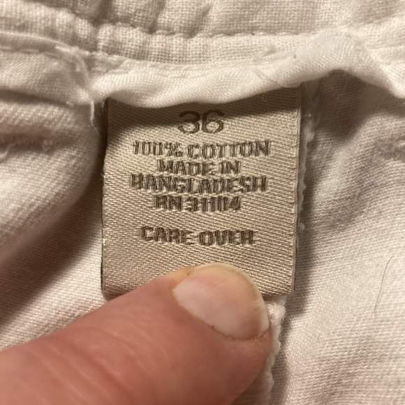 Madison khaki shorts , size 36 . In good condition. - Picture 4 of 5